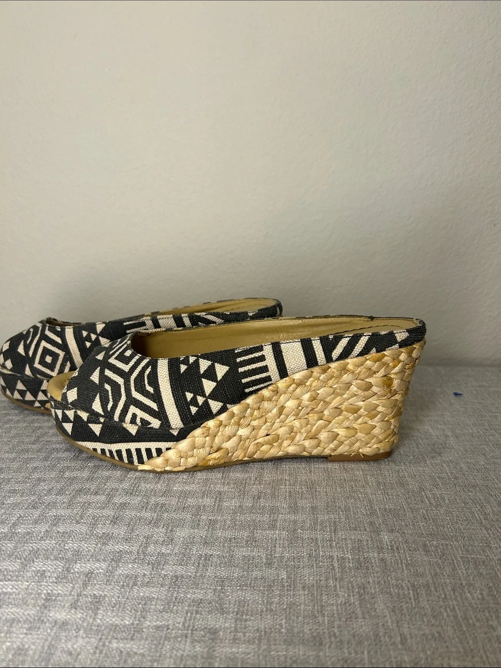 Laundry By Shelli Segal Black & Cream Geometric Wedge Mules